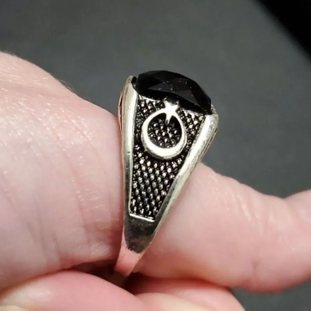 Silver tone and black ring size 12.5 - Picture 4 of 9